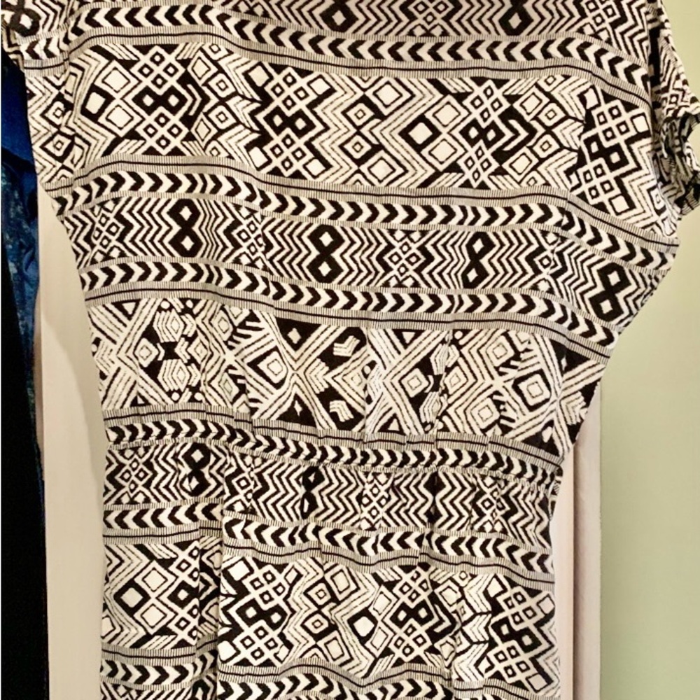 Forever 21 black white short-sleeve tunic style shirt belt loop… - Picture 4 of 9